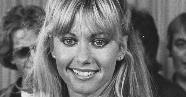 Image in QuizMyDay Hopelessly Devoted to you: Olivia Newton-John Quiz trivia quiz featuring Collectie / Archief : Fotocollectie Anefo<br>
<p>Reportage / Serie : [ onbekend ]<br>
Beschrijving : Aankomst zangeres Olivia Newton John op Schiphol; Olivia Newton John in de perskamer<br>
Datum : 24 november 1978<br>
Trefwoorden : aankomsten, zangeressen<br>
Persoonsnaam : Newton John, Olivia<br>
Fotograaf : Verhoeff, Bert / Anefo<br>
Auteursrechthebbende : Nationaal Archief<br>
Materiaalsoort : Negatief (zwart/wit)<br>
Nummer archiefinventaris : bekijk toegang 2.24.01.05<br>
</p>
Bestanddeelnummer : 930-0132