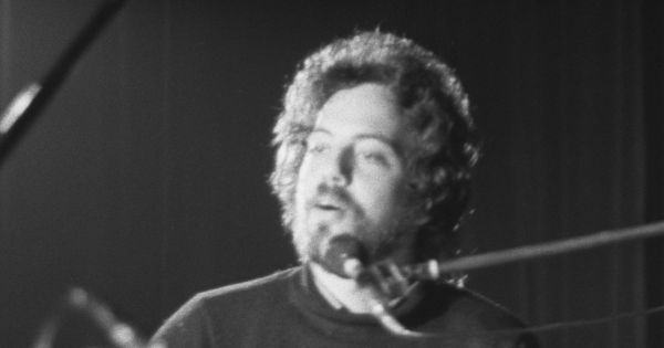 Image in QuizMyDay The Piano Man Challenge - Billy Joel Quiz trivia quiz featuring Collectie / Archief : Fotocollectie Anefo<br>
<p>Reportage / Serie : [ onbekend ]<br>
Beschrijving : Nieuwste artiesten bij Phonogram, Billy Joel<br>
Datum : 13 september 1972<br>
Trefwoorden : pianos, zangers<br>
Instellingsnaam : Phonogram<br>
Fotograaf : Mieremet, Rob / Anefo<br>
Auteursrechthebbende : Nationaal Archief <br>
Materiaalsoort : Negatief (zwart/wit)<br>
Nummer archiefinventaris : bekijk toegang 2.24.01.05<br>
</p>
Bestanddeelnummer : 925-8727