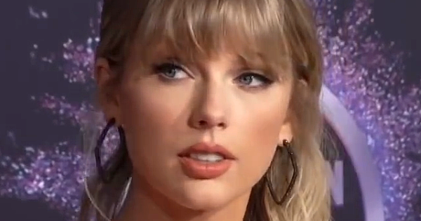 Image in QuizMyDay Taylor Swift Quiz: 5 Quick Questions trivia quiz featuring Taylor Swift at the 2019 American Music Awards