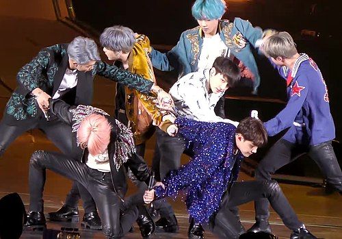 BTS performing "DNA" during the Love Yourself concert in Nagoya, 13 January 2019
