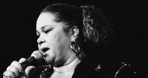 Image in QuizMyDay At Last You Know Etta James: The Ultimate Quiz trivia quiz featuring La chanteuse américaine de blues Etta James en concert à Deauville (Normandie, France) en juillet 1990.