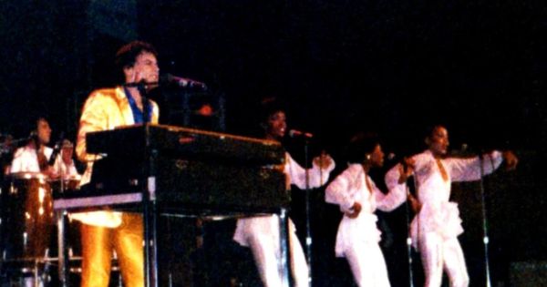 Image in QuizMyDay Get Down Tonight with KC and the Sunshine Band Quiz trivia quiz featuring KC &amp; The Sunshine Band en su primer concierto en Chile. Septiembre de 1980.