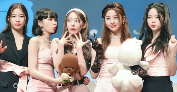 Image in QuizMyDay Fearless Facts: The Ultimate LE SSERAFIM Quiz trivia quiz featuring Le Sserafim at a fansign event on June 2, 2022