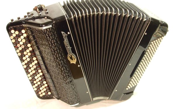 <ul><li>Piano-Accordion: 140-bass convertor/free-bass Model Emperor concert accordion built by Victoria company of Castelfidardo, Italy in 1978, owned and photographed by Henry Doktorski</li>
<li>Russian Bayan Accordion built in the U.S.S.R. by Jupiter Company. Instrument from the collection of A World of Accordions Museum in Superior, Wisconsin, USA. Photographed by <a href="//commons.wikimedia.org/w/index.php?title=User:Henrydoktorski&amp;action=edit&amp;redlink=1" class="new" title="User:Henrydoktorski (page does not exist)">Henrydoktorski</a>, <a href="https://en.wikipedia.org/wiki/Henry_Doktorski" class="extiw" title="en:Henry Doktorski">Henry Doktorski</a>.</li></ul>