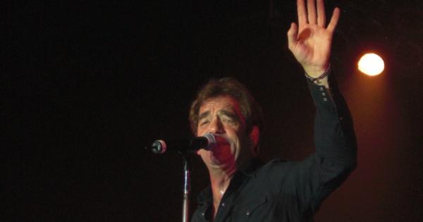 Image in QuizMyDay Huey Lewis & the News: Ultimate Trivia Challenge trivia quiz featuring Huey Lewis performing at the Opryland Resort and Convention Center in Nashville, TN. November 11, 2008.