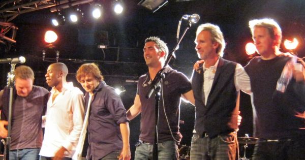 Image in QuizMyDay Gears and Grooves: The Ultimate Mike and the Mechanics Quiz trivia quiz featuring Mike &amp; the Mechanics in concert